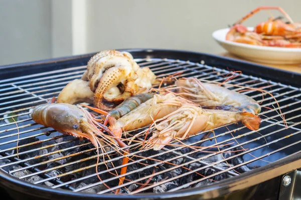 Camarones Río Parrilla Cerca — Foto de Stock