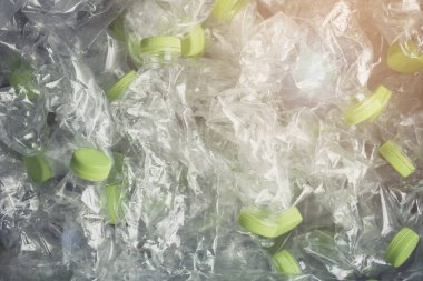 Plastik şişeler geri dönüşüm arkaplanı kavramı