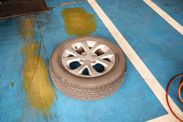 Reemplazo Neumáticos Automóviles Taller Reparación Del Centro Servicio Del Coche — Foto de Stock