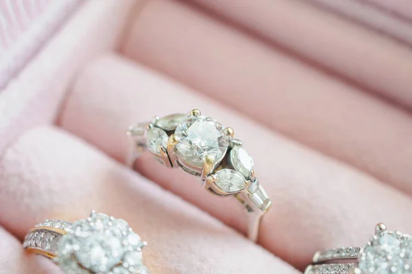 Bague Diamant Argent Dans Une Boîte Bijoux Luxe — Photo