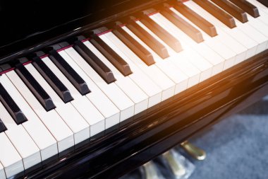 Piyano klavye arkaplan müzik enstrümanı