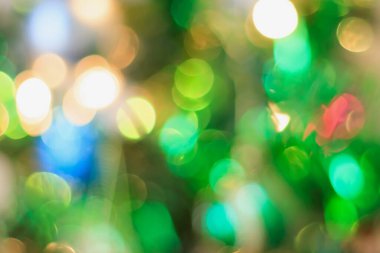Dekorasyonlu soyut Noel ağacı bokeh ışık bulanık arkaplan