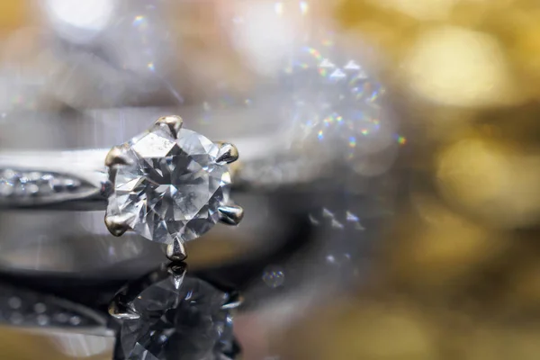 Joyas Oro Lujo Anillos Diamantes Con Reflexión Sobre Fondo Negro —  Fotos de Stock