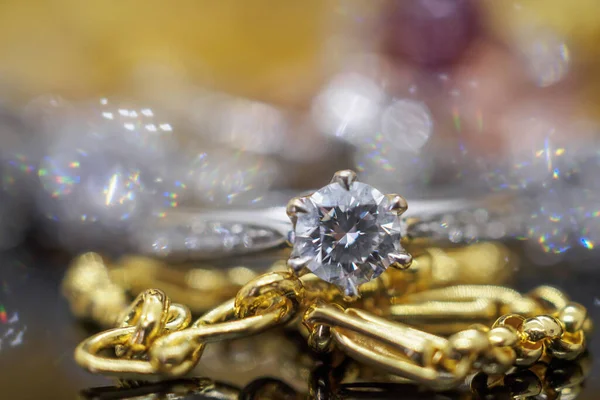 Joyas Oro Lujo Anillos Diamantes Con Reflexión Sobre Fondo Negro —  Fotos de Stock