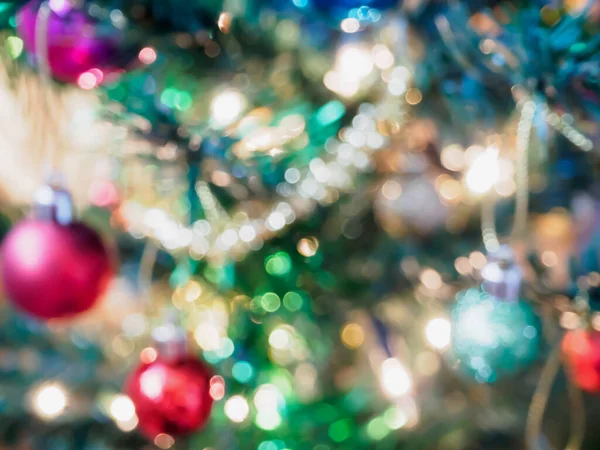 Abstrakte Weihnachtsbaum Mit Dekorationen Bokeh Licht Verschwimmen Hintergrund — Stockfoto