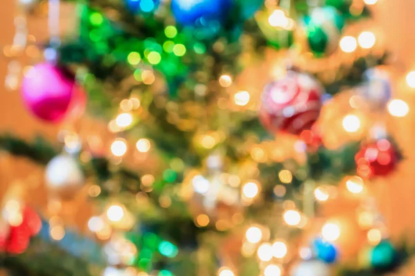 Abstrakte Weihnachtsbaum Mit Dekorationen Bokeh Licht Verschwimmen Hintergrund — Stockfoto