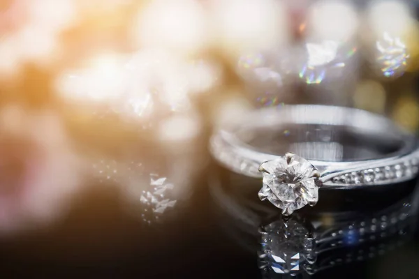 Joyas Lujo Anillos Diamantes Con Reflexión Sobre Fondo Negro —  Fotos de Stock
