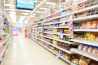 süpermarket indirimli mağaza koridoru ve ürün rafları iç odaklanmış soyut bulanık arkaplan