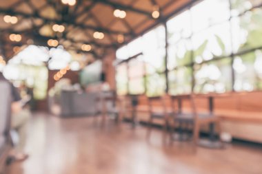 Kafe, iç mekan, soyut bulanıklık. Bokeh light arka plan ile odaklanmış.