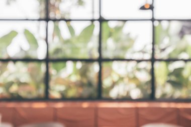 Kafe, iç mekan, soyut bulanıklık. Bokeh light arka plan ile odaklanmış.