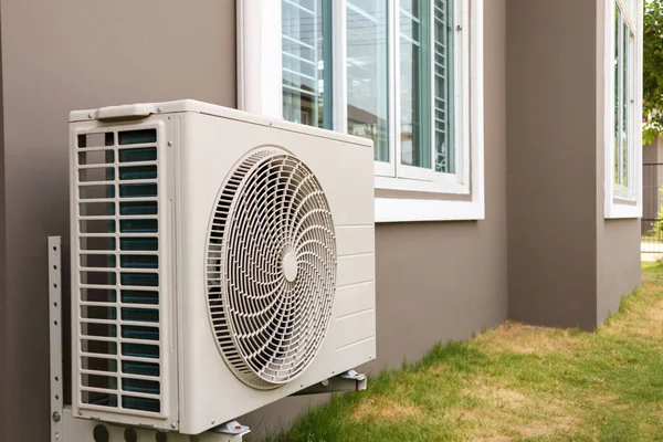 Condicionado Compressor Unidade Livre Instalado Fora Casa — Fotografia de Stock