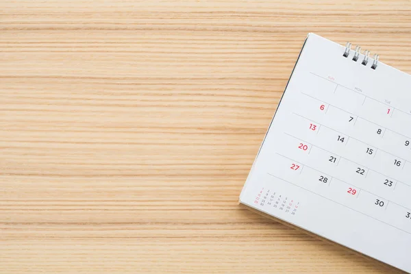 Página Del Calendario Sobre Fondo Tabla Madera — Foto de Stock