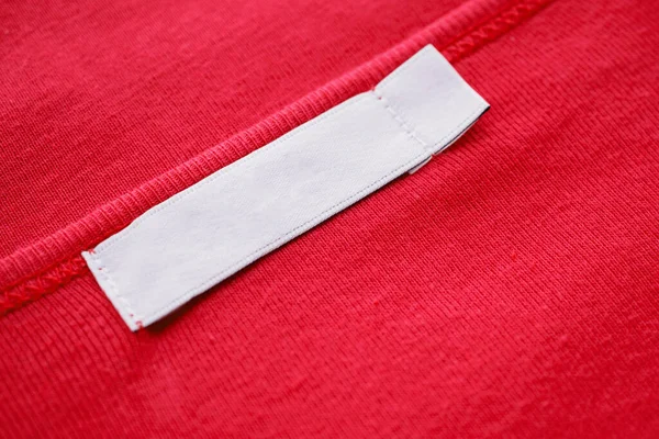 Etiqueta Etiqueta Ropa Blanca Blanco Nueva Camisa Roja — Foto de Stock