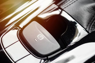 Lüks modern arabada elektronik el freni düğmesi