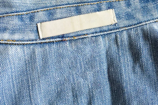 Prázdné Bílé Prádlo Péče Oblečení Štítek Džínové Textury Pozadí — Stock fotografie