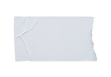 Yırtık kağıt etiketi beyaz arkaplanda izole edildi