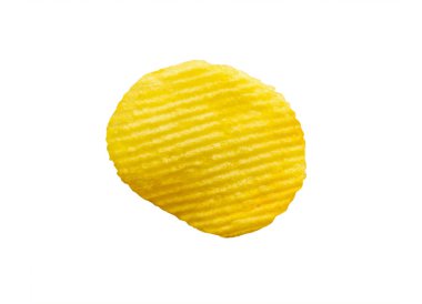 Kırpma yolu ile beyaz arkaplanda izole patates cipsi atıştırmalığı