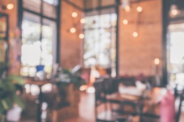 Montaj ürün görüntüleme arka planı için müşteri bulanıklığı olan restoran kafesi ya da kahve dükkânı içi soyut vintage bokeh ışığı