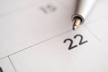 Takvim sayfası 22. tarihte kalem noktasıyla