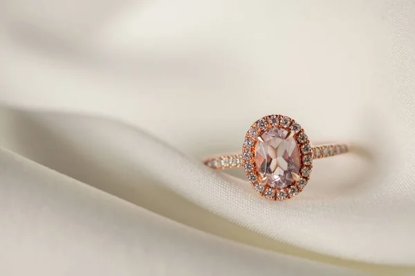 Šperky Svatba Růžový Diamant Prsten Zblízka — Stock fotografie