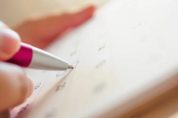 Calendar Page Female Hand Holding Pen — Stock Photo, Image