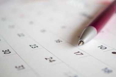17. tarihte kalem noktalı takvim sayfası