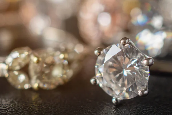 Ékszer Gyémánt Gyűrűk Fekete Háttér Közelről — Stock Fotó