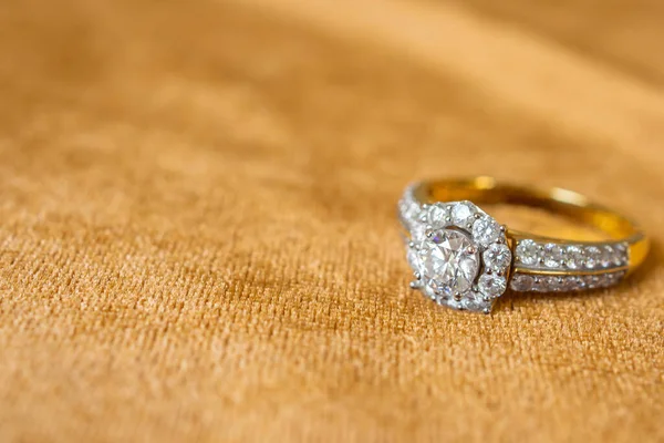 Jewelry Diamond Ring Golden Fabric Background Close — Stock Photo, Image