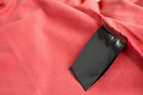 Etiqueta Ropa Color Negro Blanco Camiseta Roja — Foto de Stock