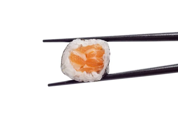 Japonês Salmão Maki Sushi Roll Com Pauzinhos Isolado Fundo Branco — Fotografia de Stock