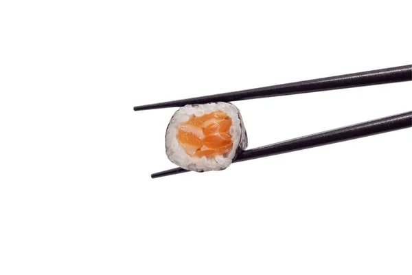 Saumon Japonais Maki Sushi Roll Avec Baguettes Isolées Sur Fond — Photo