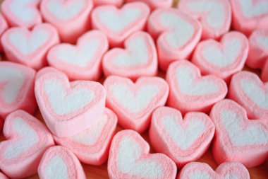 Sevgililer Günü arkaplanı için kalp şeklinde lokum.