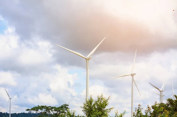 Turbinas Eólicas Com Nuvens Céu Energias Renováveis — Fotografia de Stock