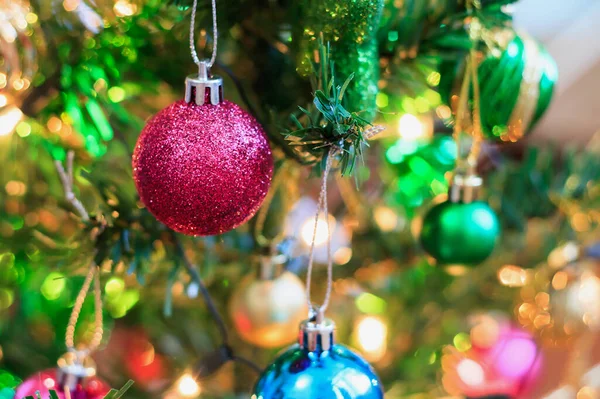 Decorazioni Dell Albero Natale Sullo Sfondo Rami — Foto Stock