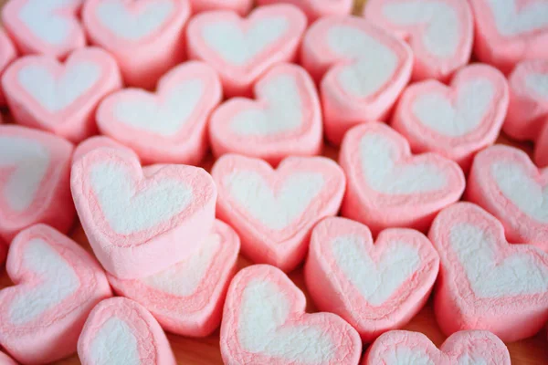 Sevgililer Günü arkaplanı için kalp şeklinde lokum.