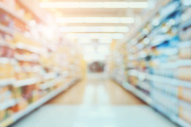 Süpermarket koridoru bulanık arkaplan