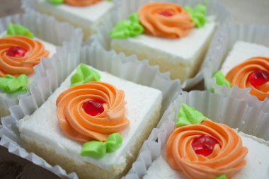 Renkli pastalar kapayın