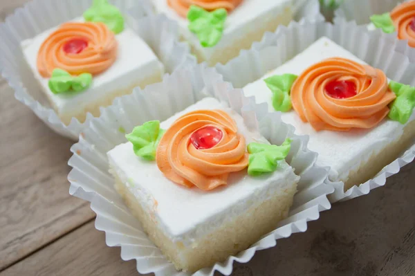 Renkli pastalar kapayın