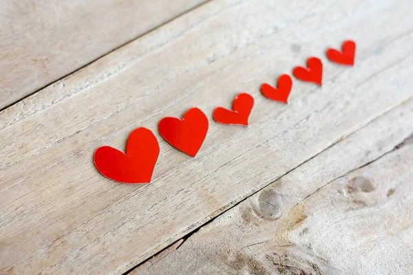 Papel Rojo Con Forma Corazón Sobre Fondo Grunge Madera — Foto de Stock