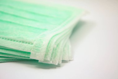 Tek kullanımlık tıbbi maskeler yakın plan.