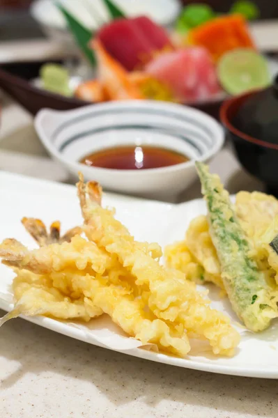 海老天ぷらセット 日本料理 — ストック写真