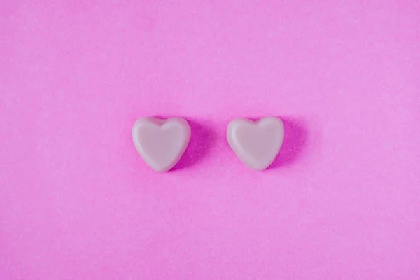 Corazón Caramelo San Valentín Forma Sobre Fondo Rosa — Foto de Stock