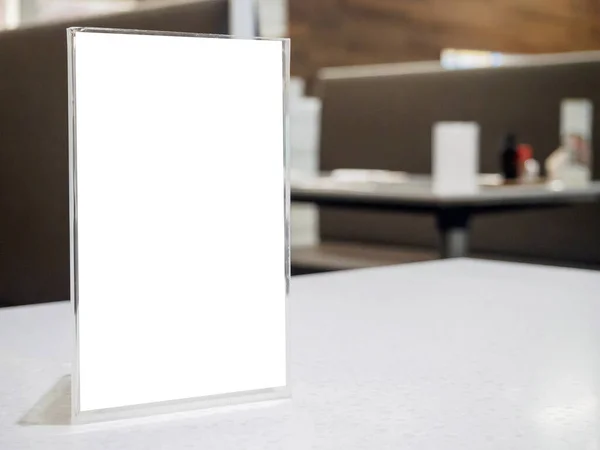 Mock Menü Keret Asztalon Kávézó Étteremben Akril Stand Fehér Papírral — Stock Fotó