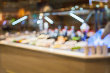Lokanta arka planında Bokeh Light ile salata büfesi