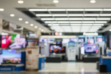 TV Akıllı TV 'ler 4K Ultra HD ev eğlencesi Eletronik departman perakende mağazasında soyut bulanık arka planda raflarda