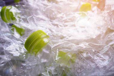 Plastik şişeler geri dönüşüm arkaplanı kavramı