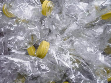 Plastik şişeler geri dönüşüm arkaplanı kavramı