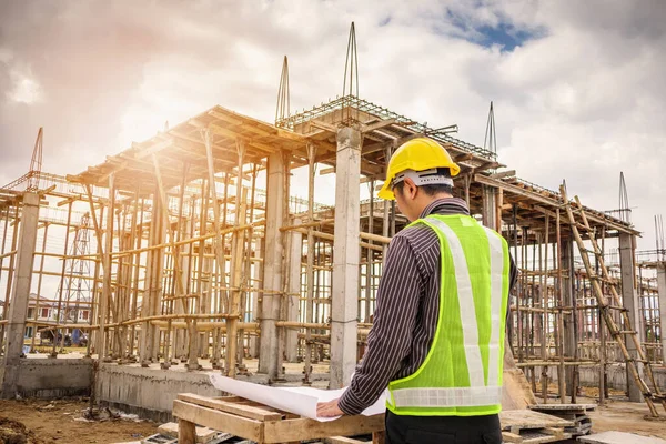 Joven Hombre Negocios Ingeniero Profesional Trabajador Sitio Construcción Del Edificio — Foto de Stock