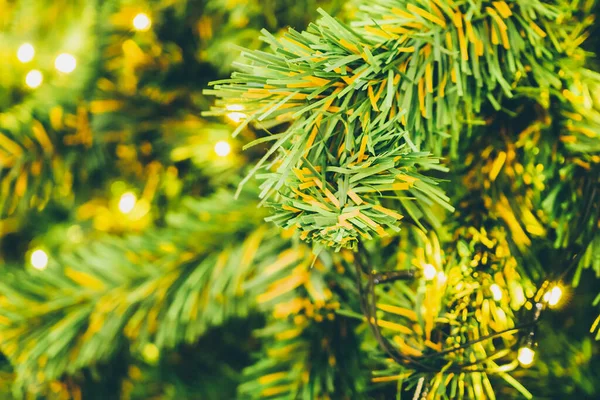 Weihnachtsbaum Mit Geschmückten Lichtern — Stockfoto