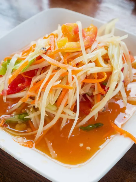 Salad Pepaya Thailand Som Tum Thai Atas Meja Kayu — Stok Foto